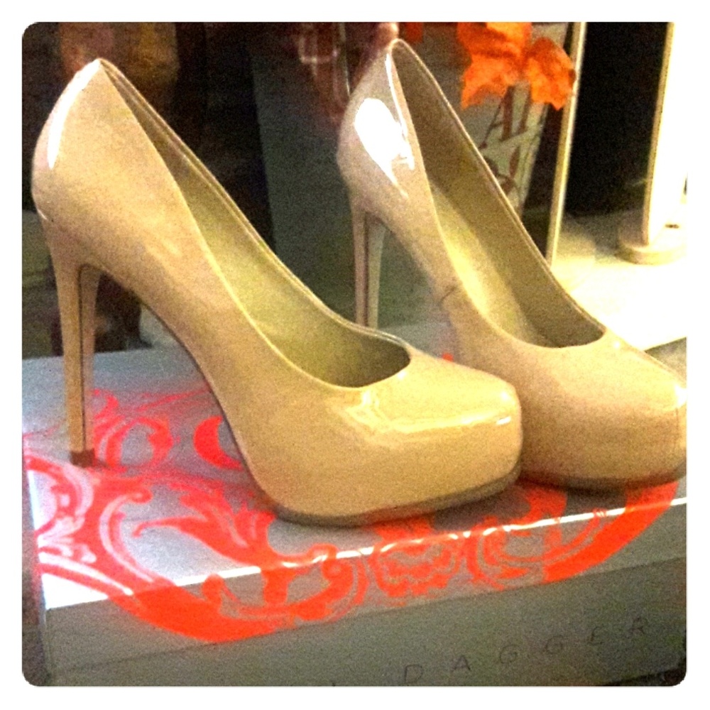 Tan patent leather platform heels